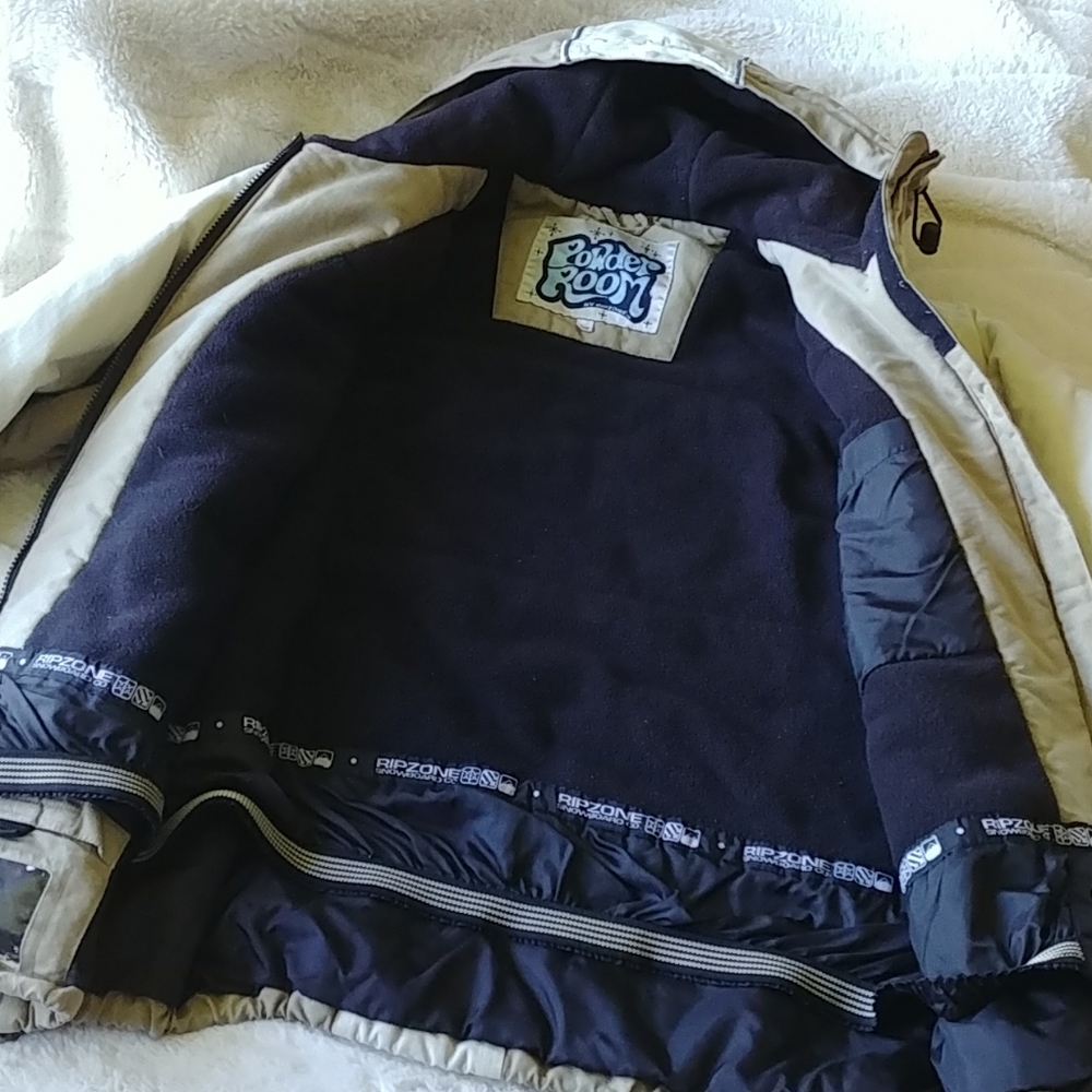 Powder Room by Ripzone Snowboarding coat - Picture 3 of 8